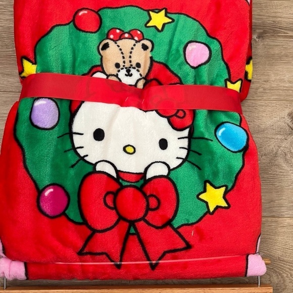 Hello Kitty red wreath Christmas blanket - Picture 2 of 4